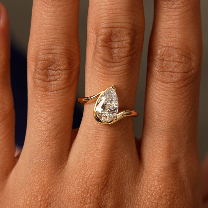 Pear shape diamond ring