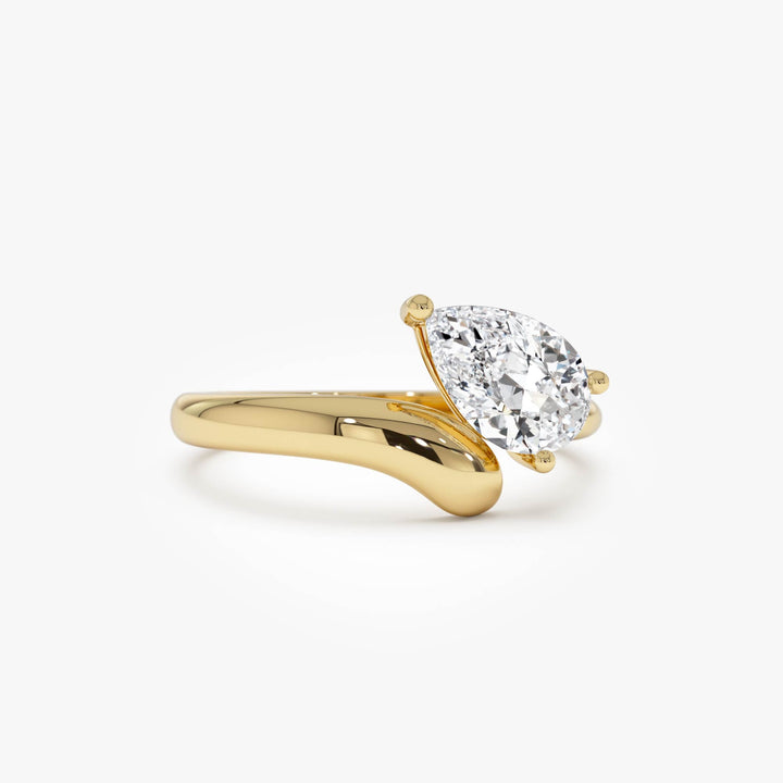 Pear Shaped Lab Grown Diamond WIth Twist Band Ring