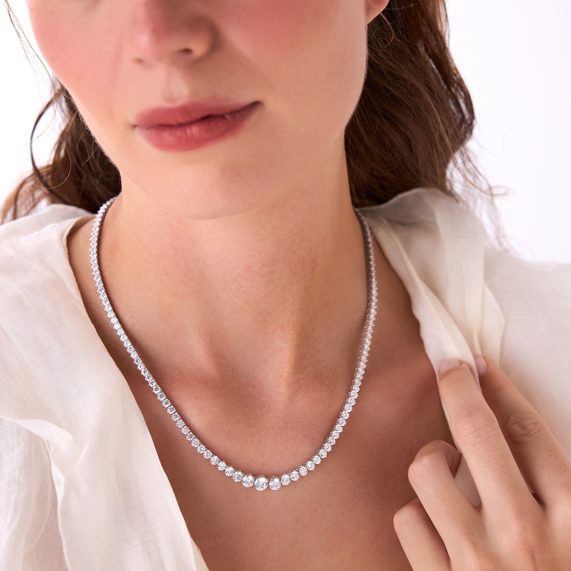 Round Brilliant Graduating Diamond Tennis Necklace