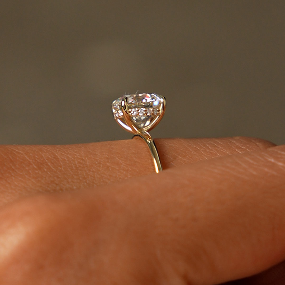 Round Brilliant Lab Grown Diamond Engagement Ring with Hidden Halo