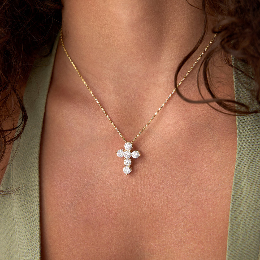 Round Diamond Cross Pendant Necklace