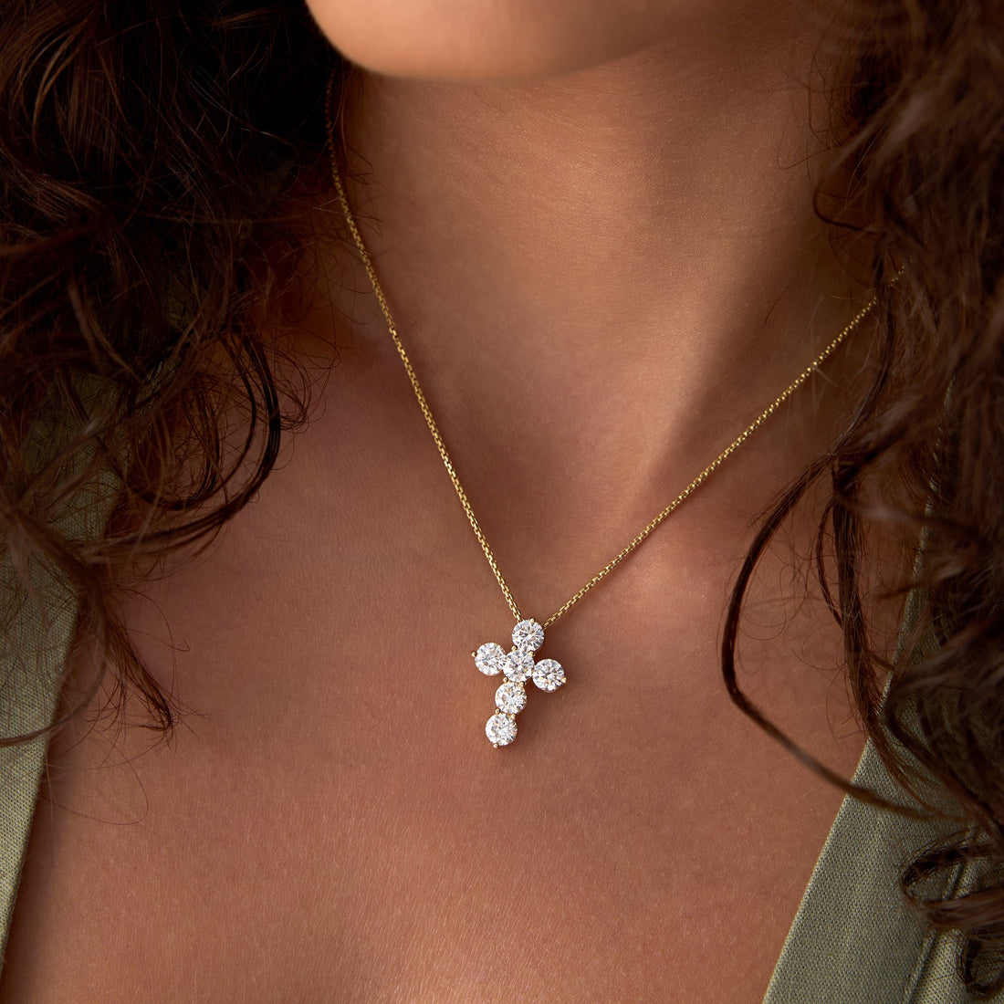 Round Diamond Cross Pendant Necklace