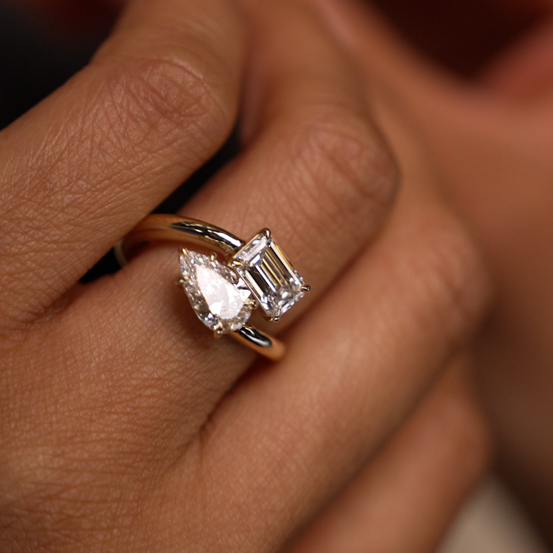 Toi et Moi Emerald And Pear Shape Sleek Design Diamond Ring
