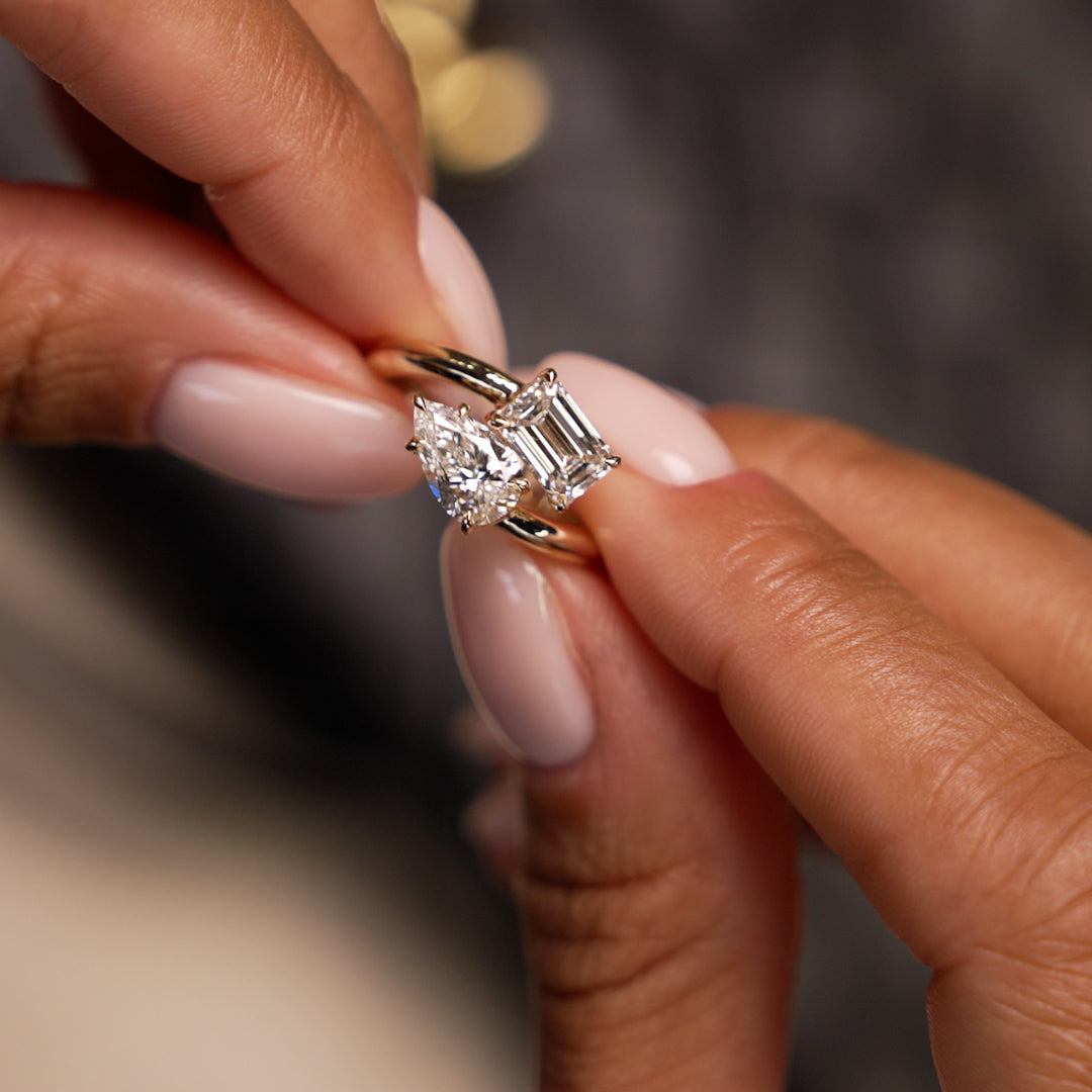 Toi et Moi Emerald And Pear Shape Sleek Design Diamond Ring