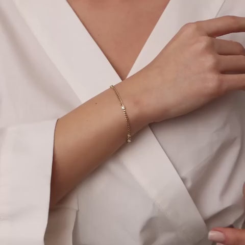 Heart Shaped Round Diamond Curb Chain Bracelet