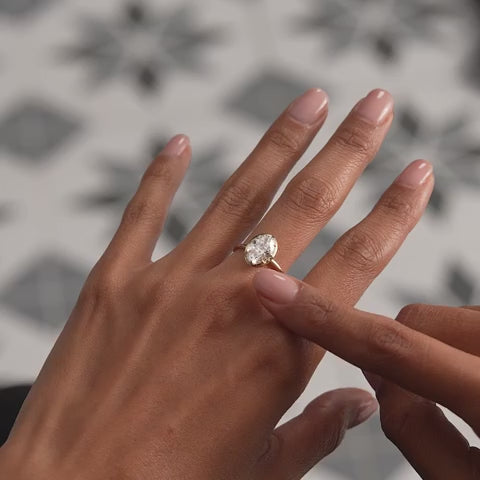 Oval Shape Lab Grown Diamond Claw Prong Engagement Ring