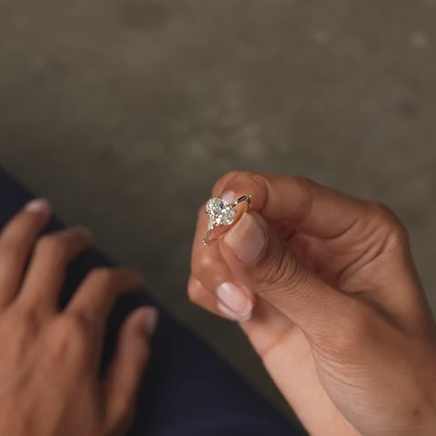 Oval Damond Engagement Ring With Accent Band