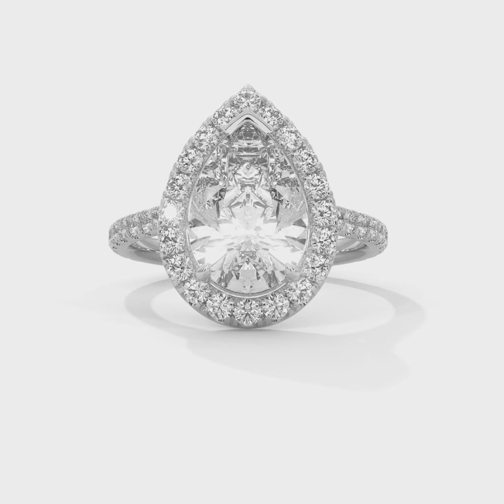 White Gold ring with halo pear